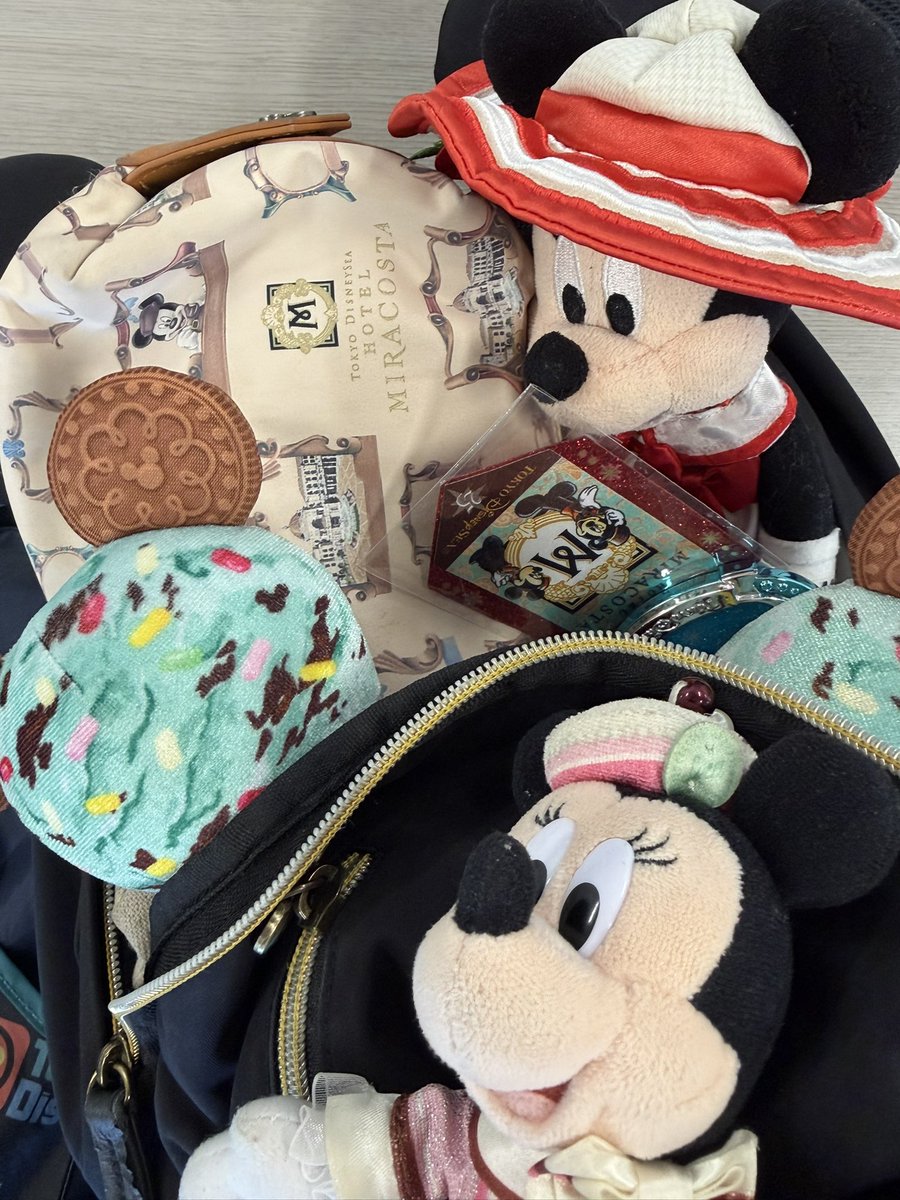 JuneVOGUE's tweet photo. インの準備よッ💋 週末ドローン飛ばなかったリーチのファンダフル枠拾ったから急遽D装備で出勤。定時00秒で退社して舞浜へ移動よ。いいこと！？MTGが長引こうと何があろうと私は上がるわよ https://t.co/GmA2UgnuzZ