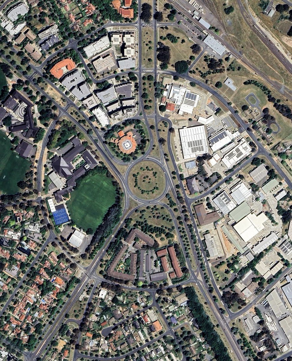 gietzschean's tweet photo. I really love the urban design of Canberra, Australia's capital https://t.co/xghx28NFho