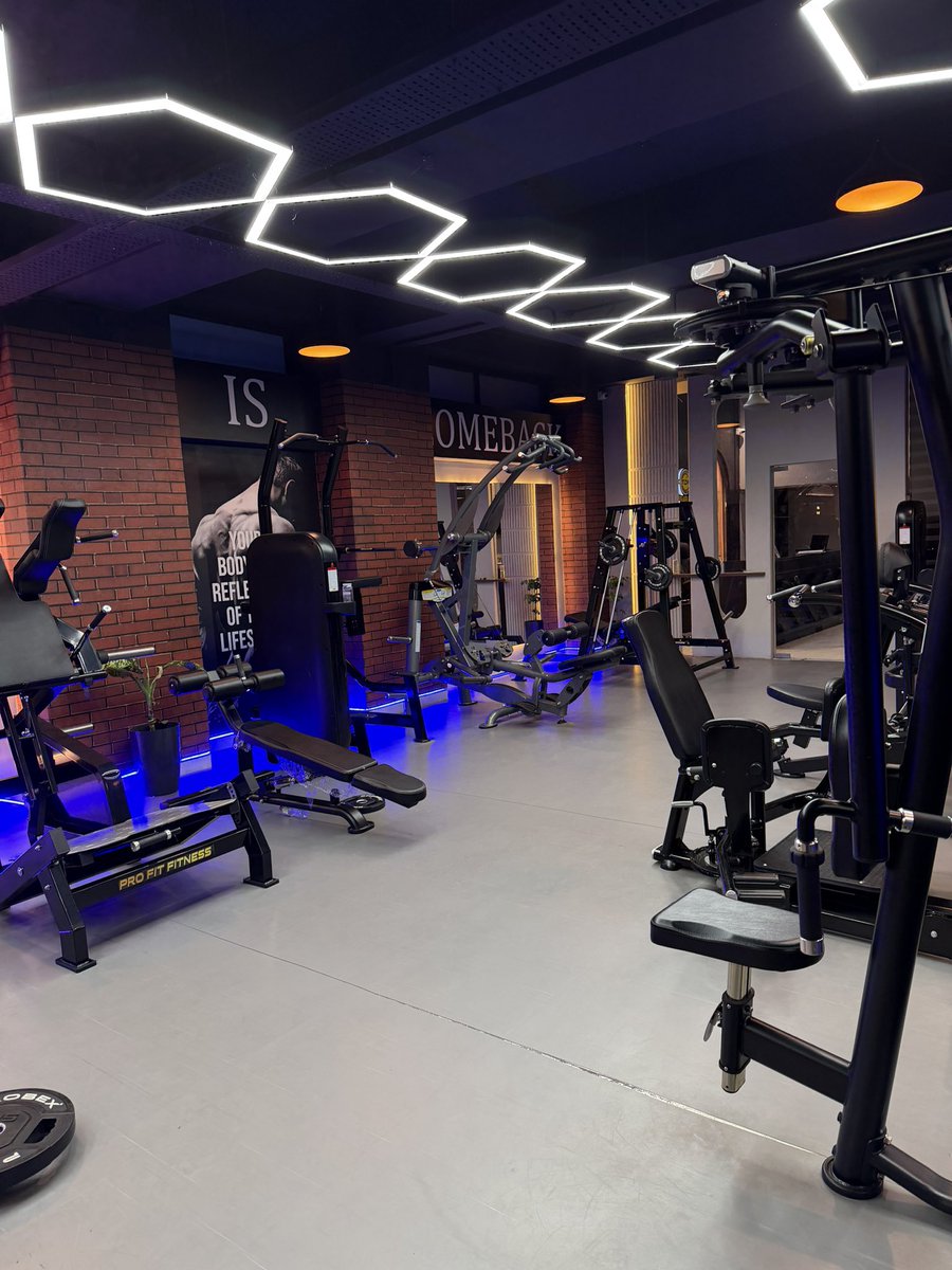 Ankarism's tweet photo. 5AM and we have reached the gym. https://t.co/imnSFjoQ0I
