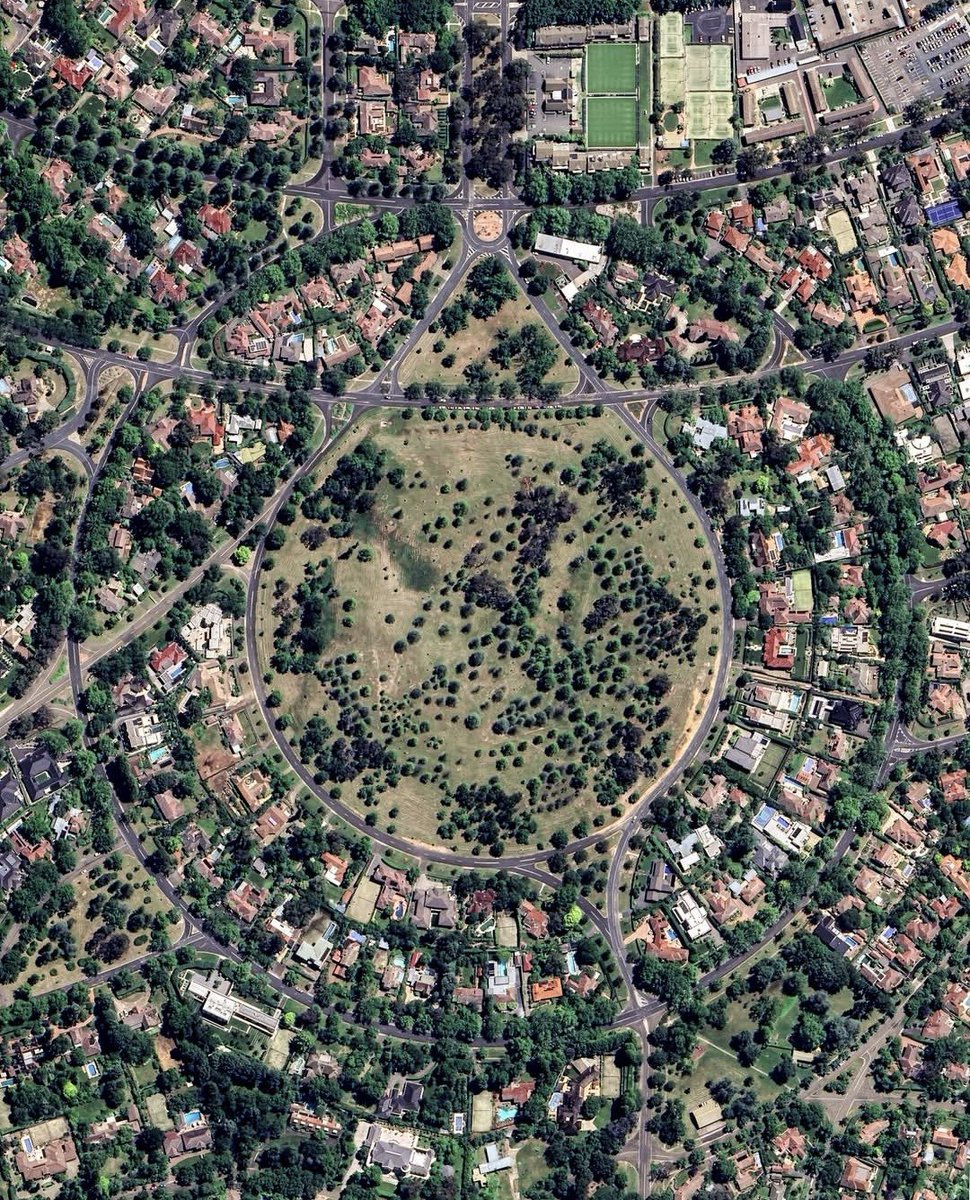 gietzschean's tweet photo. I really love the urban design of Canberra, Australia's capital https://t.co/xghx28NFho