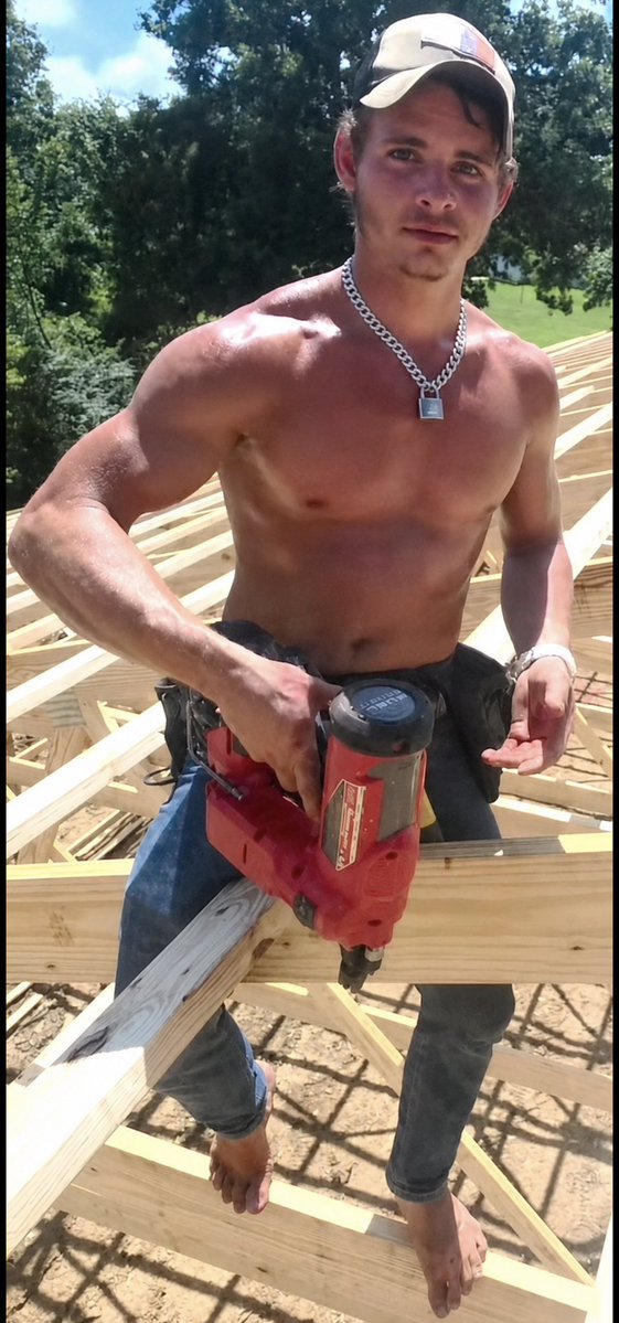 BurgerBoss00's tweet photo. #country #buecollar #construction #chain #fit #belt #hat https://t.co/VhXGKM9U7f