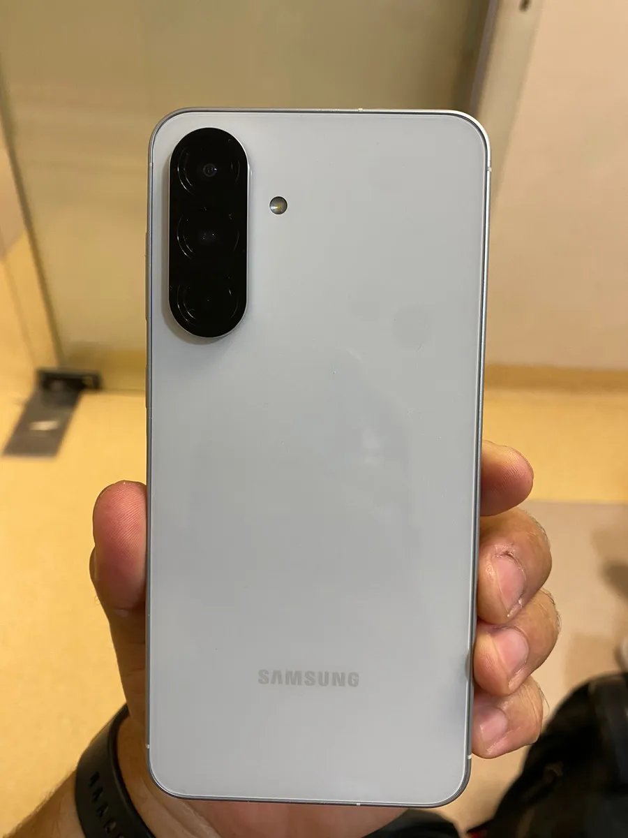 TechIndica's tweet photo. 📱 SAMSUNG QUE CHAMA ATENÇÃO

✅ Samsung Galaxy A56 5G 256GB

💾 8GB RAM | Cor Rosa

🔥 DE R$ 3.999,00
💰 POR R$ 2.398,10 no Pix

🔗 https://t.co/FbLvfL2Neu

#sstvi #PromoDoDia #Samsung https://t.co/4JEmXz094z