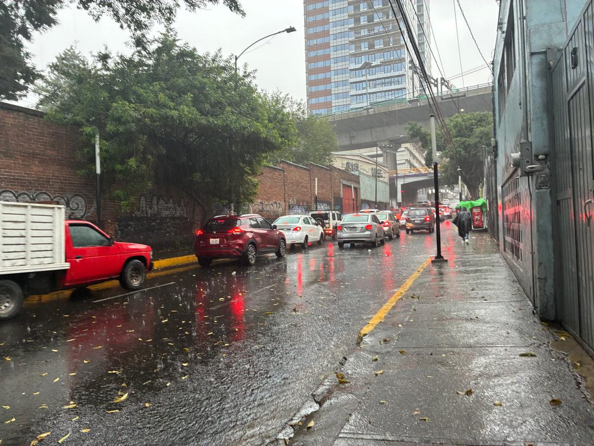 trafico889's tweet photo. ¡Maneja con cuidado! Calles 4 y 10 entre Av. Revolución y Anillo Periférico. https://t.co/jP6uDbSjrk