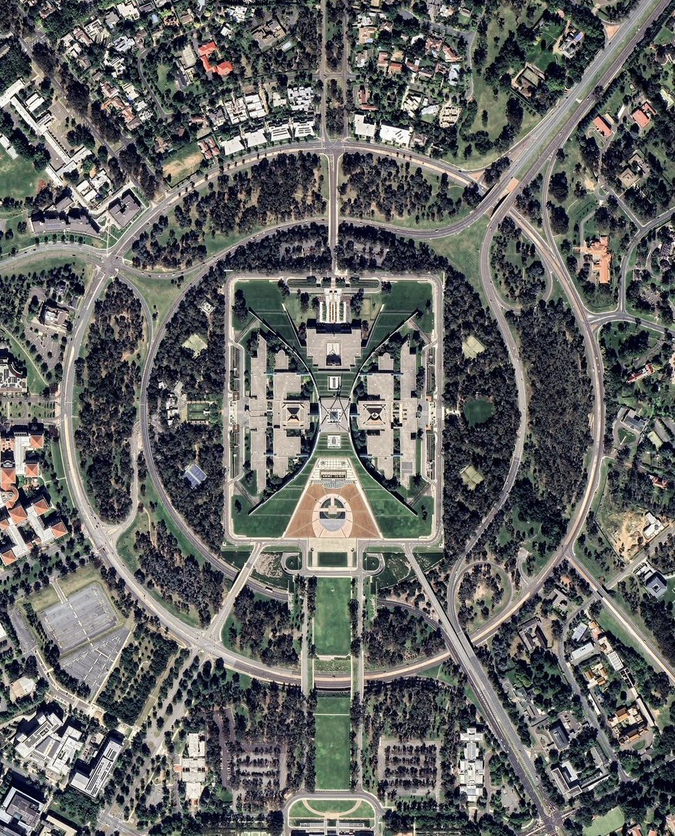 gietzschean's tweet photo. I really love the urban design of Canberra, Australia's capital https://t.co/xghx28NFho