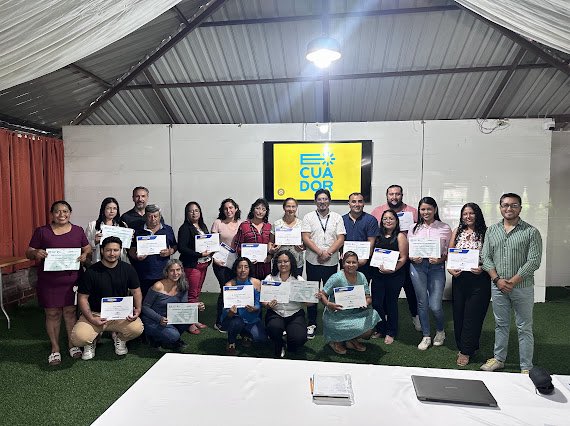 TurismoEc's tweet photo. A través del programa “Mi Negocio Verde”✅, 16 emprendimientos de Mindo y Nanegalito dieron un paso hacia un futuro más sostenible. Las empresas fortalecieron sus capacidades para incorporar procesos de producción más limpios y ecoamigables, como el uso eficiente de recursos. https://t.co/3f68IQYmIC