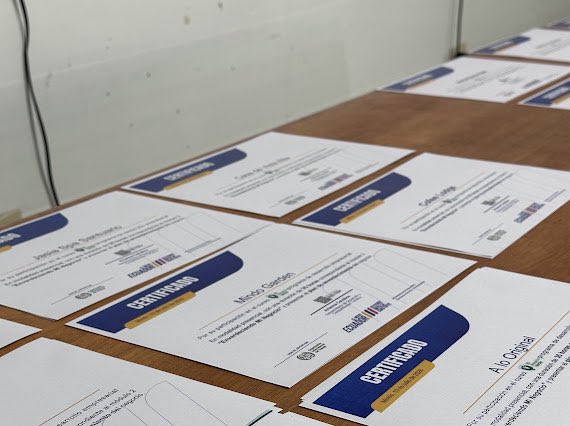 TurismoEc's tweet photo. A través del programa “Mi Negocio Verde”✅, 16 emprendimientos de Mindo y Nanegalito dieron un paso hacia un futuro más sostenible. Las empresas fortalecieron sus capacidades para incorporar procesos de producción más limpios y ecoamigables, como el uso eficiente de recursos. https://t.co/3f68IQYmIC