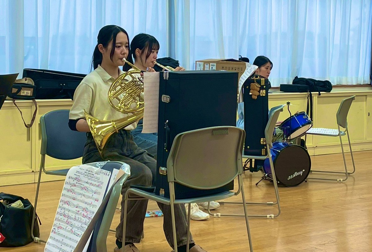yoakebluemoment's tweet photo. #Bluemoment2026

週末は演奏稽古🎵
ブルーモーメント吹奏楽部初合奏🎺🎷🎹

この日はいないパートもいたり、各々ブランクもあったりで、課題が沢山見つかった稽古でした。要！パート練です。

ですが、中高吹奏楽部出身組のみんなは久々の合奏がとても楽しそうでした。

#TC夜明け
#夜明けブルー2026
#TheaterCompany夜明け

ご予約は引用元より⬇️