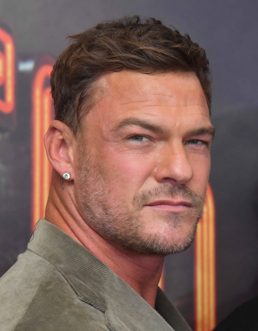 Alan Ritchson Updates tweet media