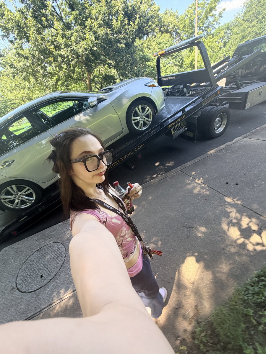 itsmemphishxe's tweet photo. Rental car broke down in STL, so I’m stuck another day, come spend some money on me😩 https://t.co/mgIrQ2AEmd