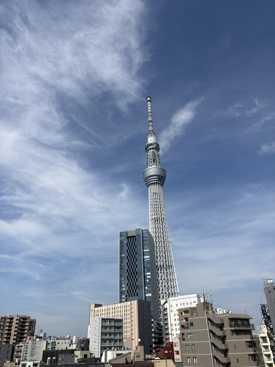 Bluehop4030's tweet photo. 7月14日火曜日。スカイツリーのすぐそばからおはようございます！

2008年墨田区押上一丁目一番地。東武鉄道の貨物ヤードとして使用されていた土地で安全祈願祭と起工式典開催。18年前のこの日スカイツリー着工。この後3年8ヶ月の工期を経てここ押上のシンボルが誕生しました。
今日も一日ご安全に！ https://t.co/3e0bGdARq5