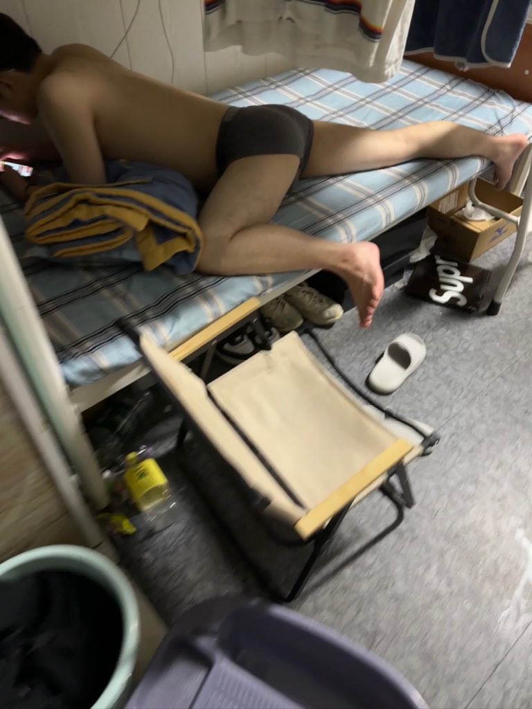 youth123789's tweet photo. 好想暴操小直男 https://t.co/QRiB9nwf3V