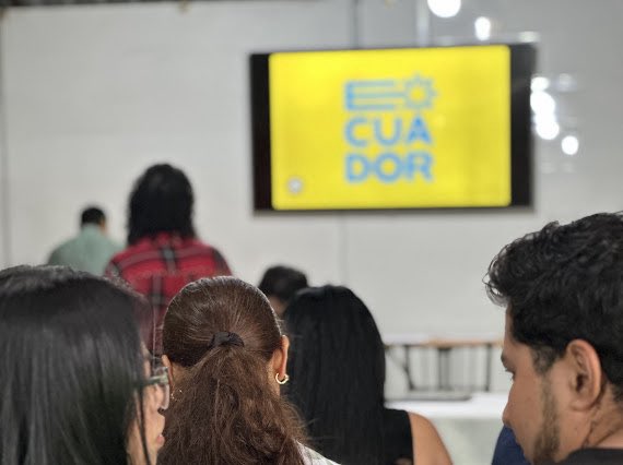 TurismoEc's tweet photo. Además conocieron sobre el manejo adecuado de desechos y la optimización del consumo de energía.

Hoy celebramos la certificación de estos emprendedores, que asumen el compromiso de reducir su huella de carbono y fortalecer el ecoturismo y la economía verde en sus territorios. https://t.co/rPbdNkvKPc