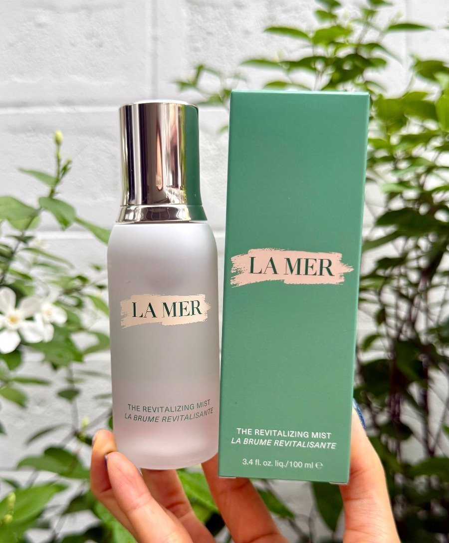numjshop's tweet photo. ✨🌿พร้อมส่ง La Mer
🔸2,100.- The Revitalizing Mist Hydrating Face Mist 100ml สเปรย์น้ำแร่ช่วยให้ผิวรู้สึกสดชื่นขึ้นในทันทีที่ใช้ เพิ่มความชุ่มชื้นและมอบความสมดุลแก่ผิว
🔸2,600.- The Tonic 200ml โทนเนอร์ปลอบประโลม ปรับภาพผิว ให้ผิวดูสดชื่น กระจ่างใส
#lamer #นัมสต็อค https://t.co/W0Qm8FkvIb