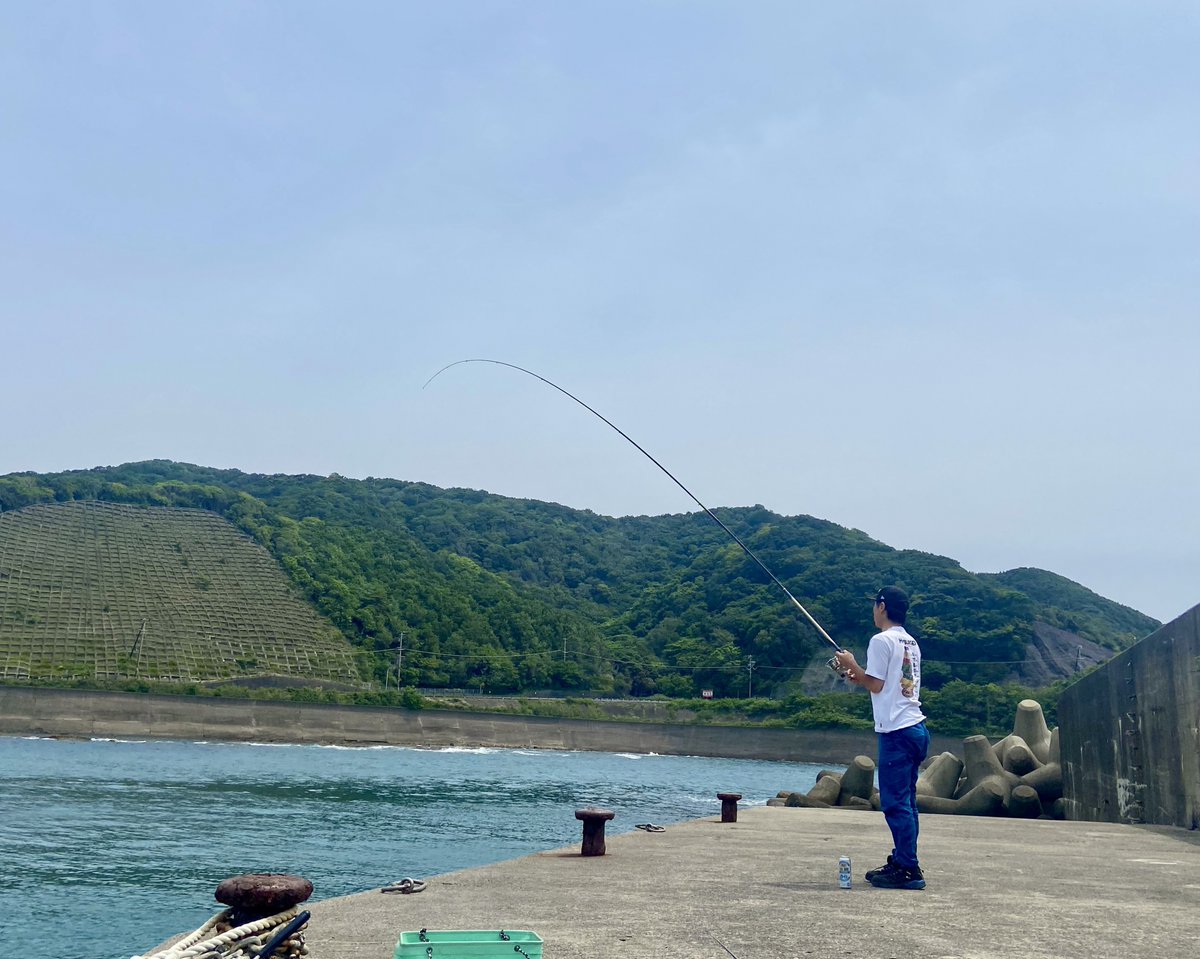 148183's tweet photo. 7月14日（火）

祖父が遺したのは、釣り竿じゃなかった。

 一度も使わなかった竿を半年後に握ったとき、受け取ったのは「生き方」だった。

 命は、身体ではなく、生き方で受け継がれる。
 
[https://t.co/c9opTV8A5k]

#命のバトン #家族 https://t.co/PlpqZwNyGn