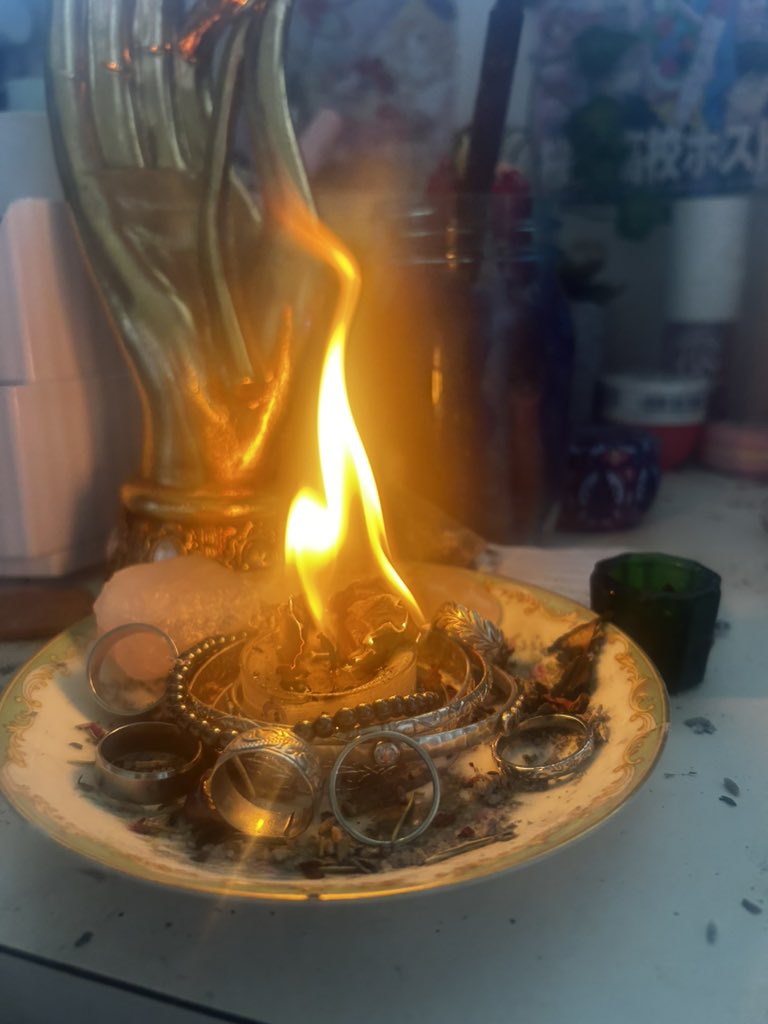 m3l0dy444's tweet photo. ⛧₊ ⊹ enchanting my jewelry for beauty &amp; wealth ₊ ⊹☆

⋆˖⁺‧₊☽⛤⃝☾₊‧⁺˖⋆🕯️the flame was so strong during this spell, it worked so well . blessed be! ཐི❤︎ཋྀ

#witchcrafttwt #witchtwt #loatwt https://t.co/526UHdXN0A