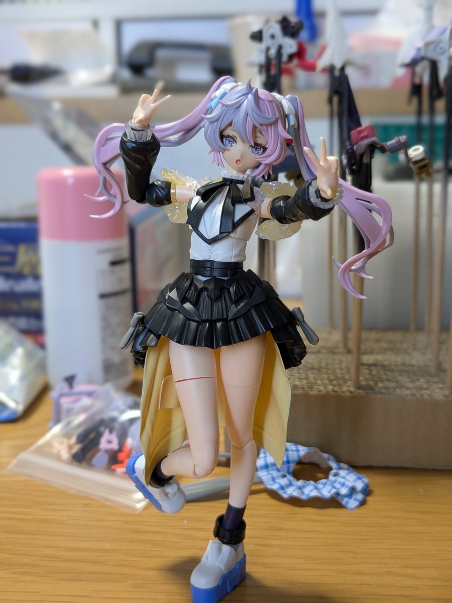EagAzzXmyl30880's tweet photo. いぇーい！ピスピース！
妻がメルンジャの作品を作っているのに触発されてミキシングしています！
メルンジャちゃんは地雷系に仕上げる予定です！
#30MLアンバサダー https://t.co/ySyWKpJZRT
