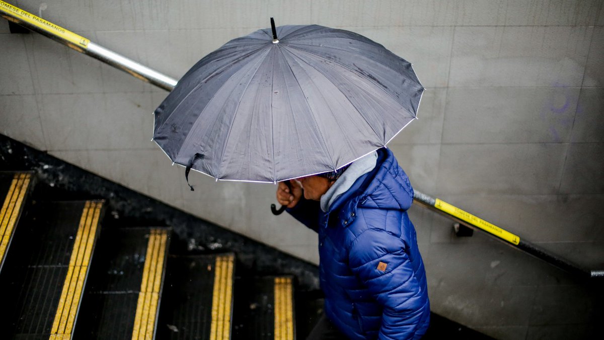 chvnoticias's tweet photo. ¿Cuántos días lloverá en Santiago? Esta será la duración del sistema frontal que comienza esta semana

Más detalles acá ➡️ https://t.co/7uWzoEugCa https://t.co/DREeHL3c7V