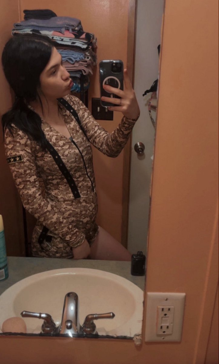 thacker5210's tweet photo. Who can cum tribute to me if u do ill send u all my nudes😋 https://t.co/KyAlhLyXnJ