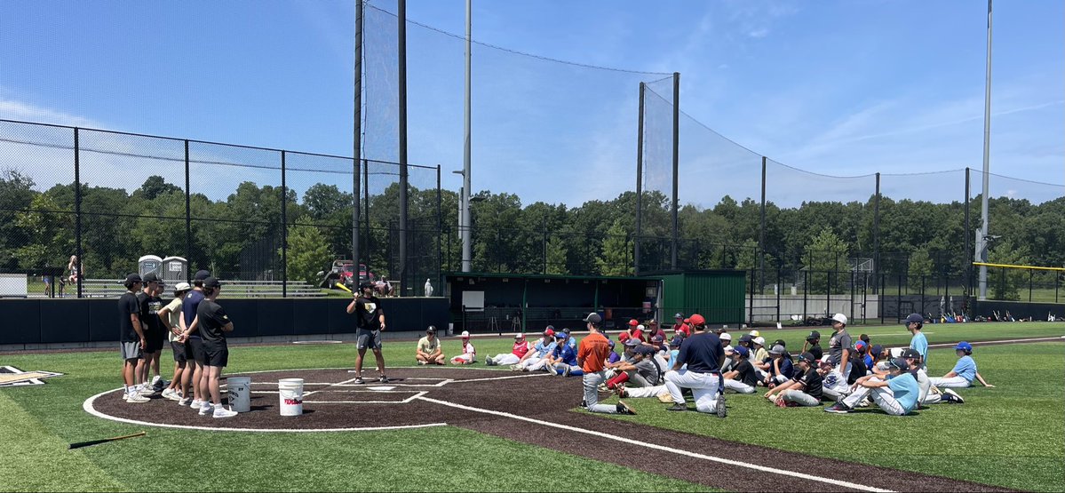 CoachEmersonPVI's tweet photo. Today was a beautiful day to open this week’s camps. We have another awesome group. Looking forward to tomorrow! https://t.co/D43qSy4E8E