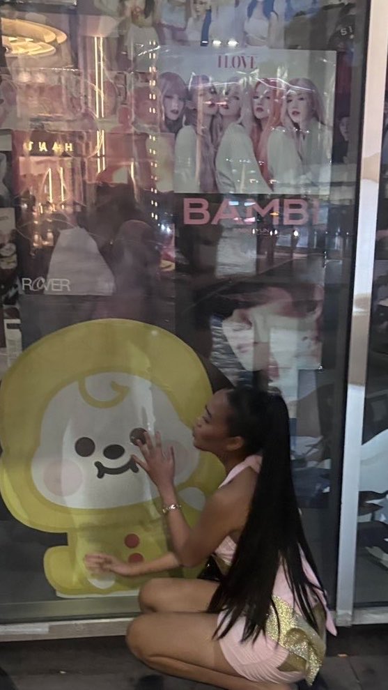 bellabangtanson's tweet photo. spotted my chimmy on a night out 

#bt21
#chimmy 
#parkjimin https://t.co/VVCt0zRWfV