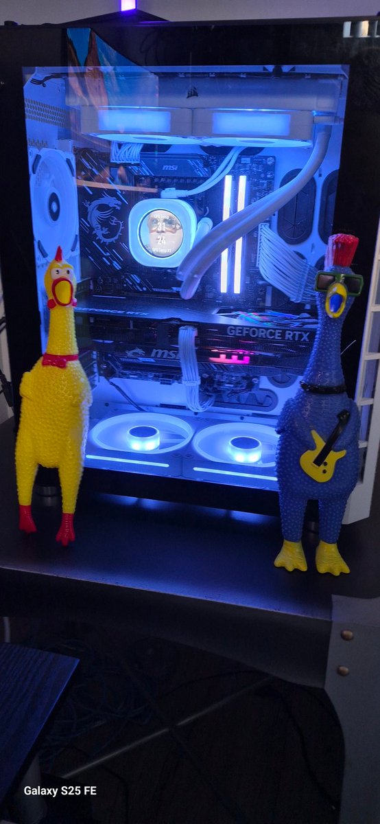 The Rubber Chicken🇨🇦 tweet media