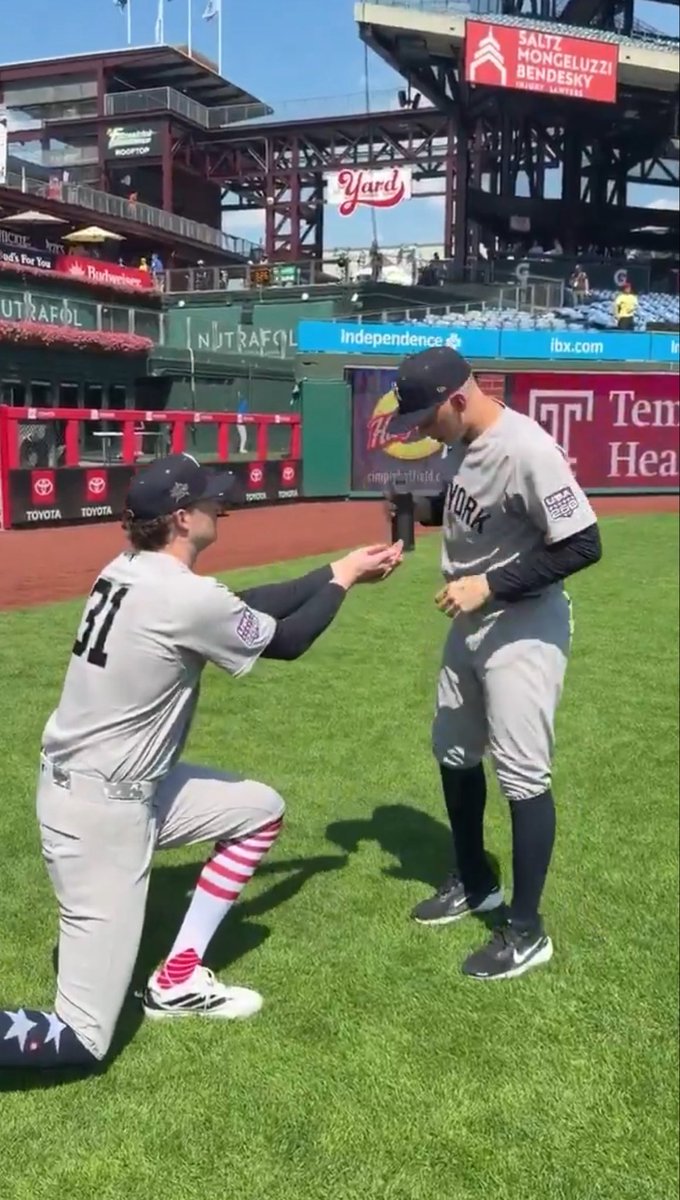 yankeeshead's tweet photo. do you guys think ben said yes https://t.co/JfoldtUIDE