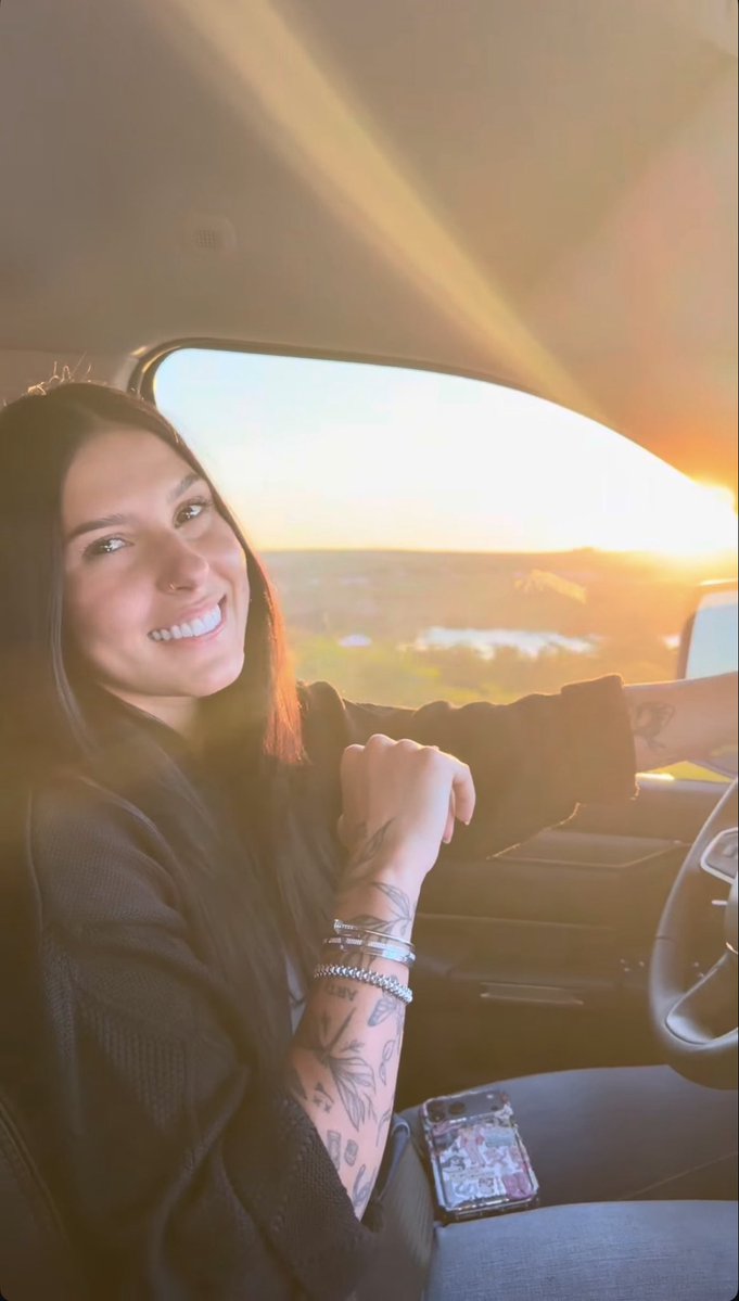 aninhafcastelaa's tweet photo. Amo ver minha bixinha com esse sorrisão🩷 https://t.co/I607c45PMi
