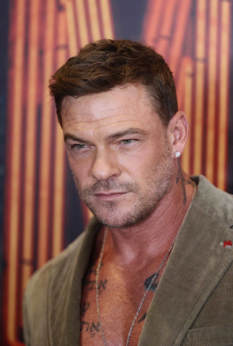 Alan Ritchson Updates tweet media
