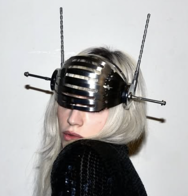 sideara's tweet photo. @Grimezsz Hi Grimes I make crazy hats https://t.co/l2ldfGc0Mq https://t.co/zWkqwD9u3V