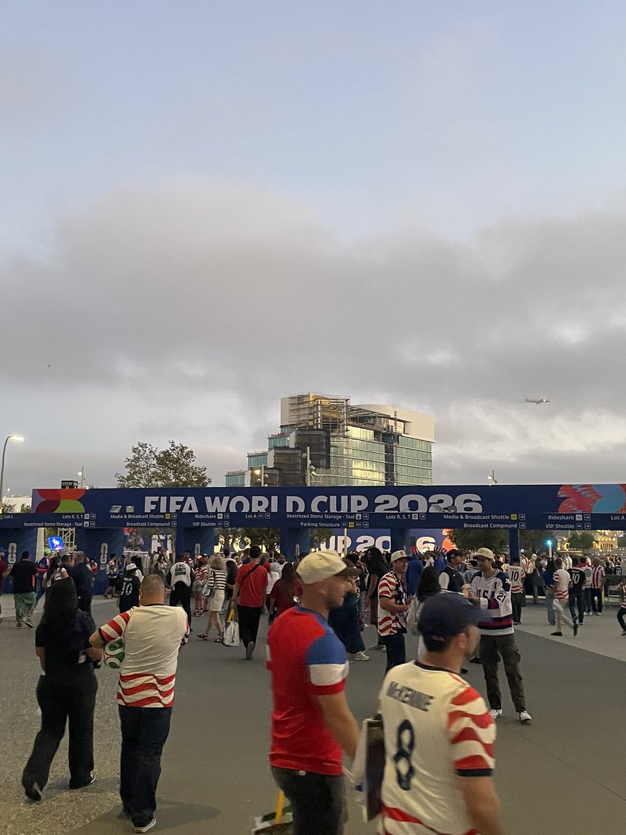 C_ROME0's tweet photo. 🇺🇸⚽️ once in a lifetime https://t.co/uPyckLhV6p