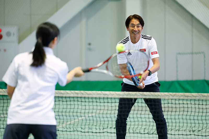 KSC_Promotion's tweet photo. コナミスポーツクラブ 川越では7/20(月・祝)に特別テニスレッスンを開催します。日本テニス協会などから推薦を受けたS級エリートコーチの佐藤プロと全日本男子プロテニス選手会の松村選手による高度な技術指導を、会員の皆さまにご提供するイベントです。

https://t.co/F3AjjOpyDM https://t.co/pPIkg4Oabg