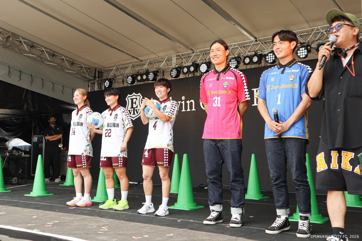 fukuyamacityFC's tweet photo. 先日、エグゼクティブパートナーである #株式会社ファーストクリエート 様（GOLF & PHYSICAL TRAINING Evolvin） 主催の「#EvolvinGOLFROCKFES2026」に参加しました！

ステージでは、福山シティFC・福山シティFC Reinaのクラブ紹介に加え、選手とのドリブル対決も実施⚽️✨

👥参加選手
🔹福山シティFC
#出口貴也 選手、#大野哲煥 選手
🔸福山シティFCReina
#松岡芳実 選手、#坂本結菜 選手、#中村亜海 選手

ご来場いただいた皆さま、そして貴重な機会をいただいた株式会社ファーストクリエート様、ありがとうございました！

#福山シティFC #福山シティFCReina