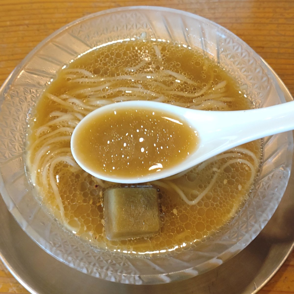 dadadahappy84's tweet photo. 金谷　めん奏心さん😸②

冷煮干　かけ　味噌󠄀
コチラもあげ忘れ🙇
暑くなったら冷たい１杯も食べたいよねって事でヒヤニボ🧊
毎回って言うくらいに丸鶏とヒヤニボ味噌󠄀のセットばかっか(笑)
だって美味しいんだもん🤣🤣🤣
繁忙期になったら食べる回数も限られるから食べておかないとだね✊ https://t.co/VS8tTXlPtD