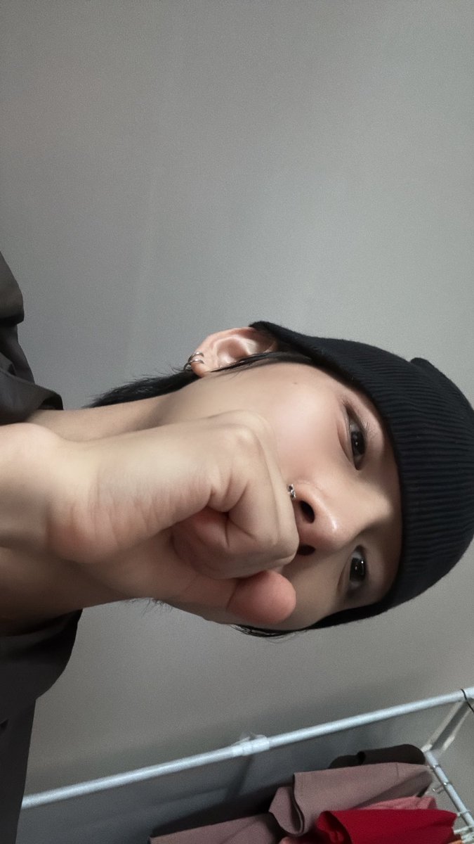 junil2v's tweet photo. 윙크와 안윙크

#준일버블 https://t.co/x1YmAfYHtw