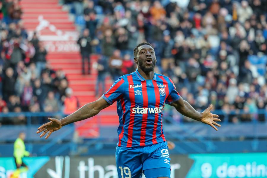Renas_Baker's tweet photo. 🚨#OFFICIAL: Mendy to #AlFaisaly!
​The #AlFaisaly club management has finalized the agreement with the #French star and great striker #AlexandreMendy.
​🤝 Everything is signed, and #Mendy will play for the #team for one #season. ​#RSL​#SaudiTransfers #TransferNews #Mercato https://t.co/svgoKmbc0A