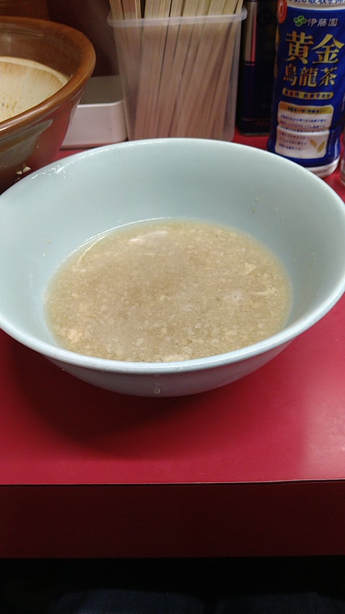 360tento's tweet photo. ラーメン二郎 中山駅前店
㈮と同じ席に
冷4674は鉢にしがちで体重↗↗の
懸念から㈯の🌃だし
半分でと思っていたが
いつもと違う布陣にﾜｸﾜｸし
ダイエット作戦失敗…
今宵はフラオニが白い
また冷4674定食のスープ登場で
体重↗↗増加したと思われる https://t.co/pgat4LlM2o