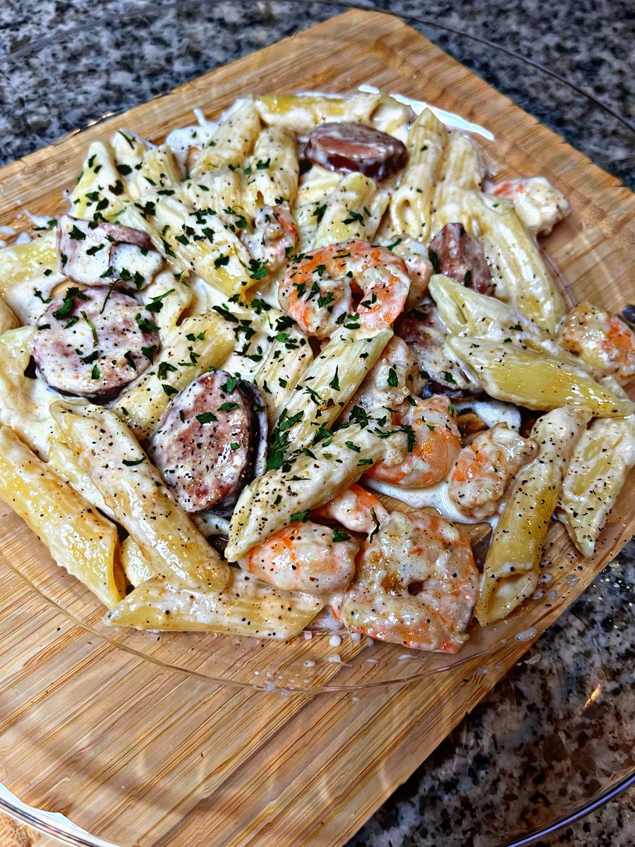 chefnich_190's tweet photo. Cajun shrimp and sausage penne pasta with homemade white pasta sauce |🔥👨🏽‍🍳 https://t.co/uZyyY4kbal