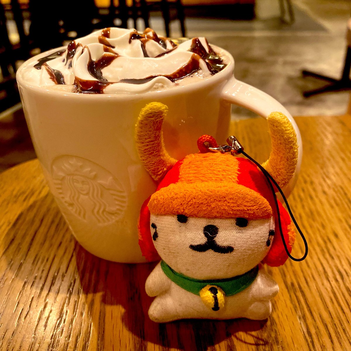 chee_029's tweet photo. #スタバ巡り 123店舗目は
中目黒山手通り店。

デザート代わりにカフェモカのエクストラホイップ＋チョコレートソース🍫💭
一応、無脂肪乳にする悪あがきw https://t.co/EEx3ZdYJT8