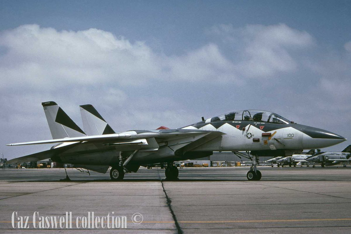 F-14A トムキャット、BUNO 158979、テールコード NK、米海軍、VF-1