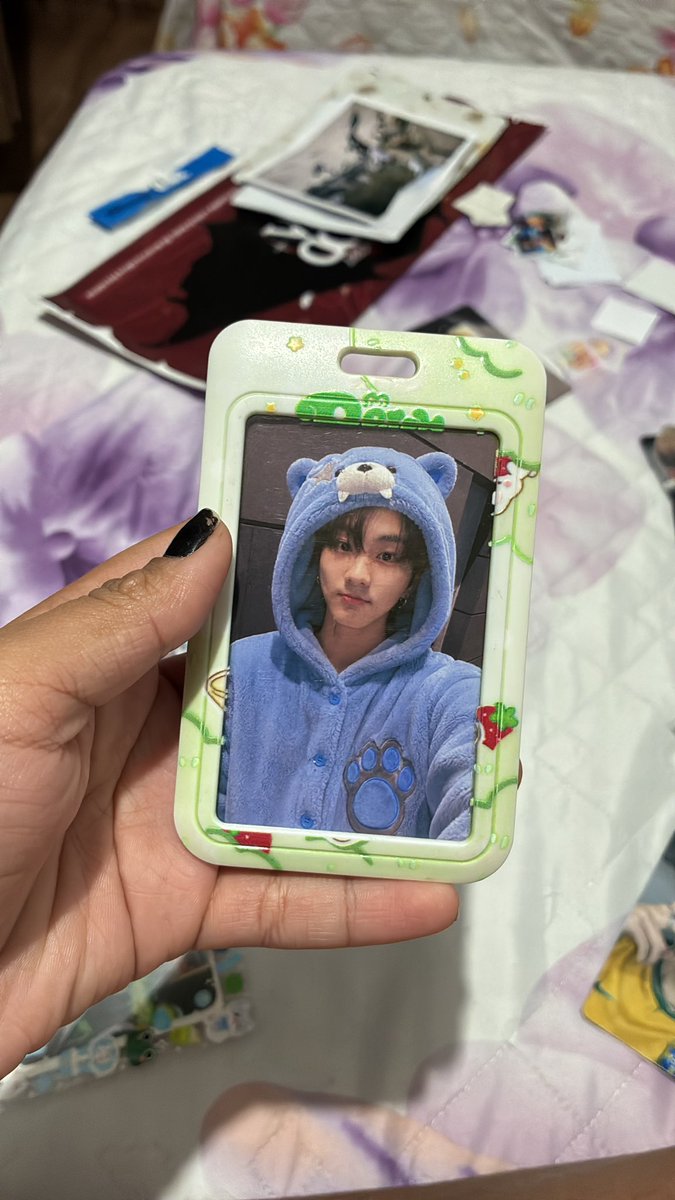 slilimv's tweet photo. @jiahaoaholic Vida esse era todo verde só, aí eu fiz esses desenhos pra não ficar tão simples, tinta acrílica e verniz faz segurar super.
Eu amo esses “holder” de bilhete único KKKKKKK https://t.co/gF5cl9Uvgj