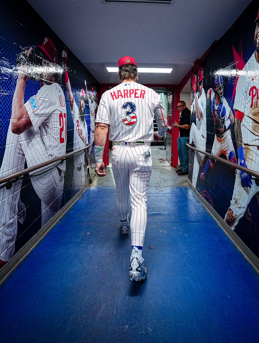 Phillies's tweet photo. Philly vs. Everybody https://t.co/SSVbIrgEBw