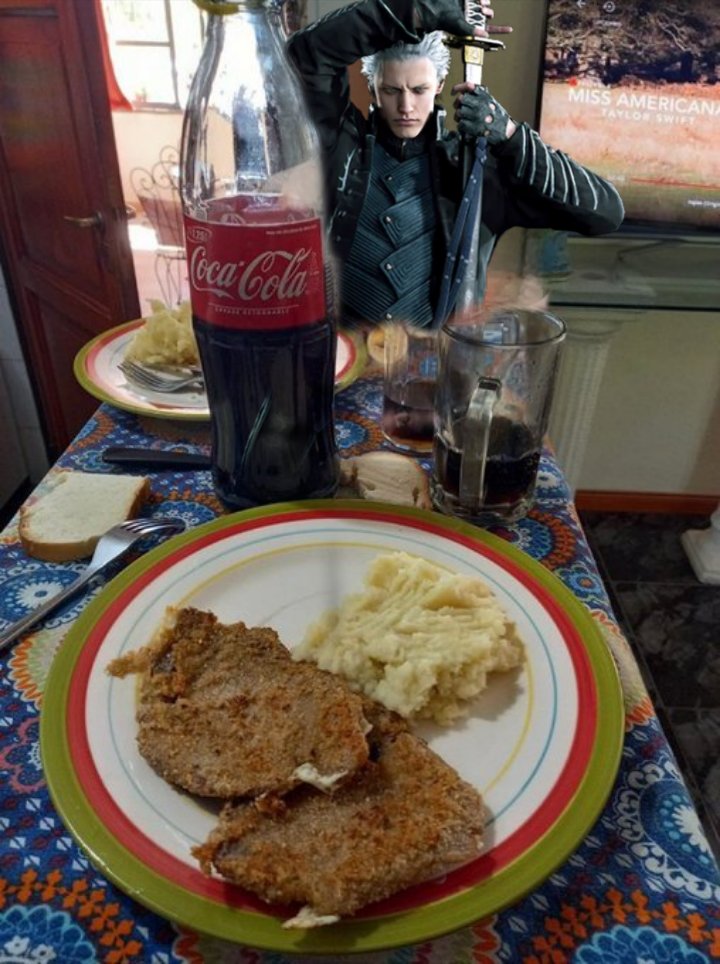 sofiafrrara's tweet photo. MAMI VERGIL QUIERE OTRA MILANESA https://t.co/q6sHYlwaHq