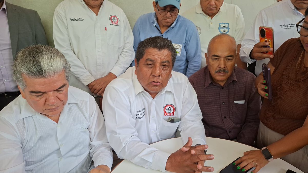 CapitalIVer's tweet photo. #Taxistas de #Veracruz piden audiencia con la gobernadora para revisar tarifas y regular #plataformas #digitales
https://t.co/Eu5TauCcXK https://t.co/gMJ1Br7lHD