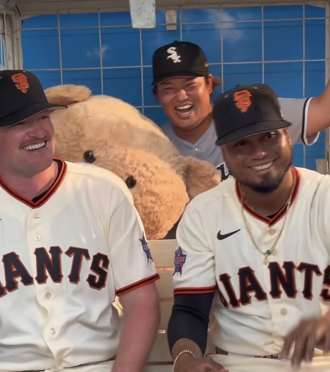 EldridgeIsKing's tweet photo. Munetaka Murakami having the time of his life hanging with the Giants #noticed https://t.co/SNOZ1FgX6q
