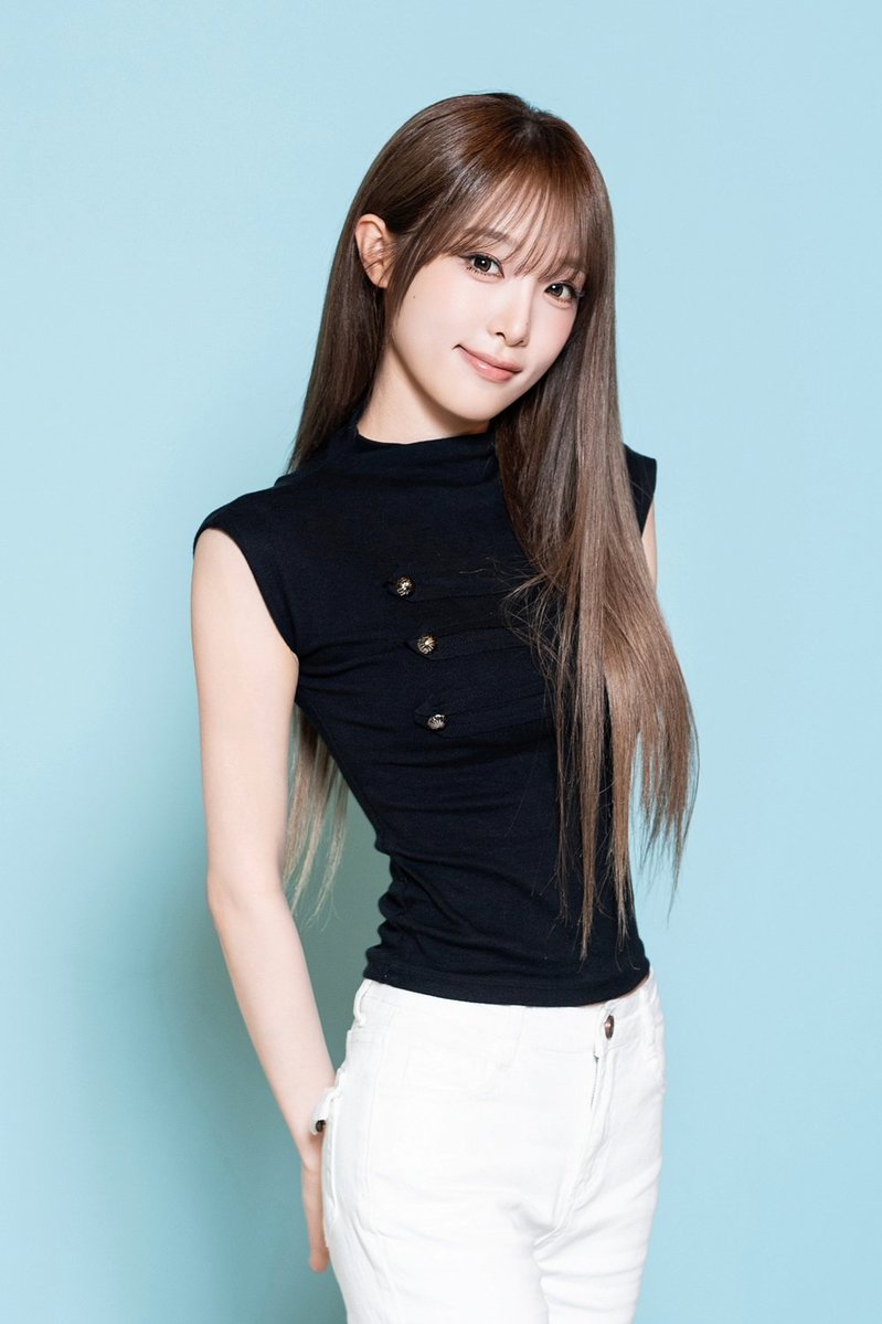godchoiyena's tweet photo. The show follows young adults in their 20s-30s, who have been diagnosed/survived life threatening illness as they rediscover life&amp;love.

YENA, who overcomes childhood cancer plans to form a deep rapport with the cast, pointing out emotional changes and presenting authentic talks. https://t.co/A9HQ19CrVN