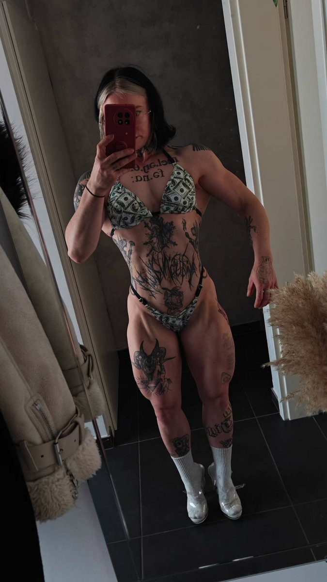 FBBEUPHORIA's tweet photo. Lorrelei Cirrivasj - IG (themuscularvoid) #fitness https://t.co/o2USJ9TbDk