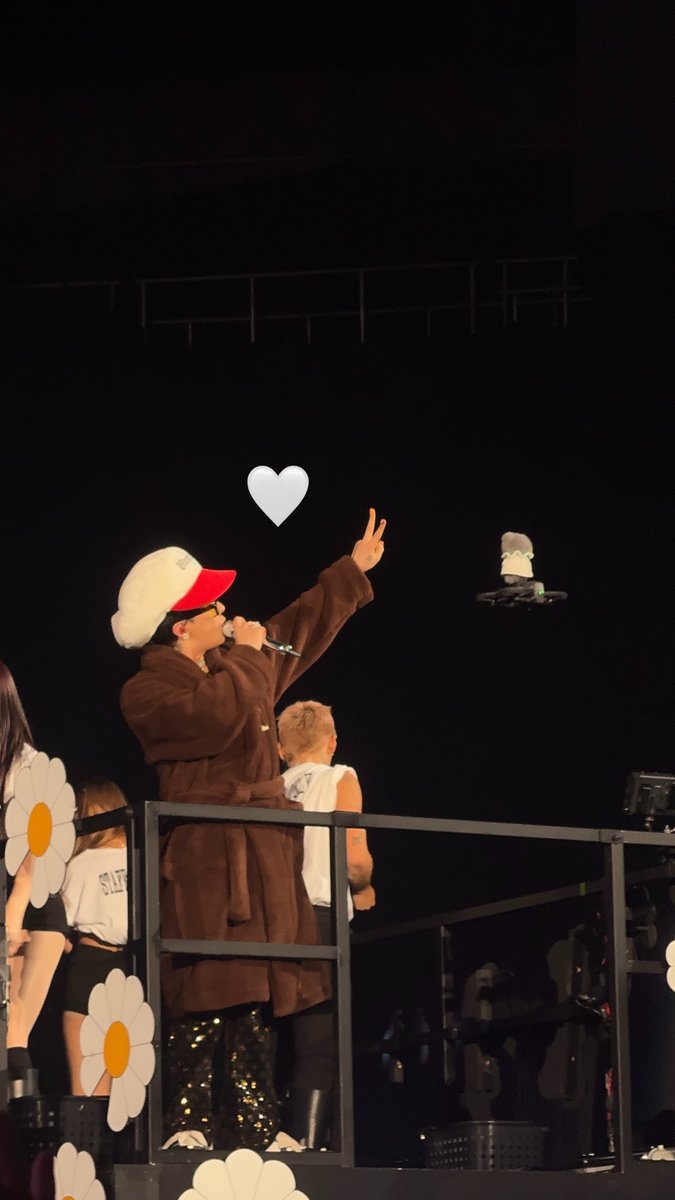 めい tweet media