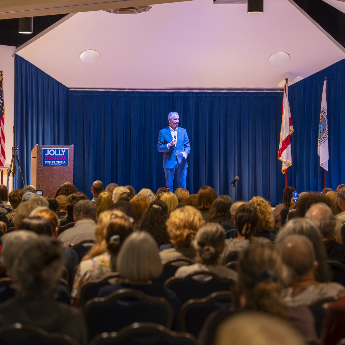 davidjollyfl's tweet photo. A packed house in Boca Raton tonight. Thank you, Indivisible Boca Raton, for a great conversation about Florida’s future. https://t.co/irRC3YF1Yr