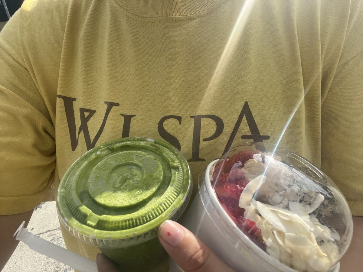 ilovenana2004's tweet photo. woke up at 1pm, ran the silverlake reservoir, paid $25 for a smoothie and acai, and listened to the past lives soundtrack #okaycool https://t.co/JKekKp7j6h