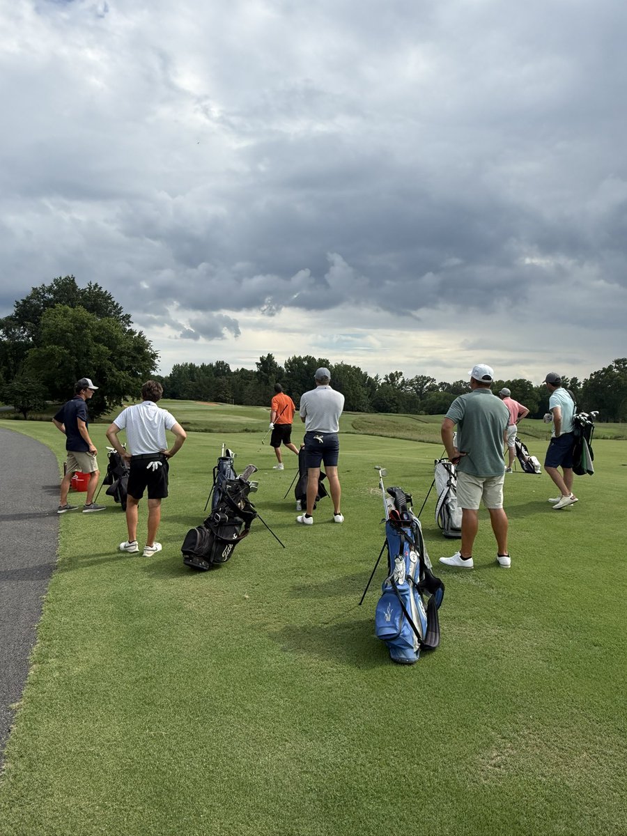 Plisken2112's tweet photo. Thank you to @HarryLigule and @MurrayGuitars for the hospitality today! Can’t ever turn down an invite to #bucketday! Course was spectacular as always, hope to make it back again. #kanawhaclub #grateful https://t.co/lCdWjAScwW